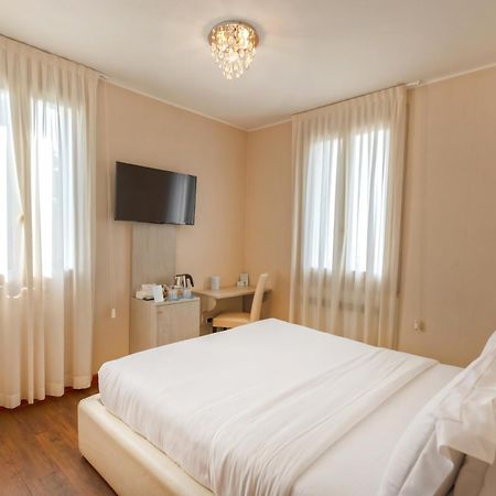 Gardone Palace Hotel Гардоне Ривьера Экстерьер фото