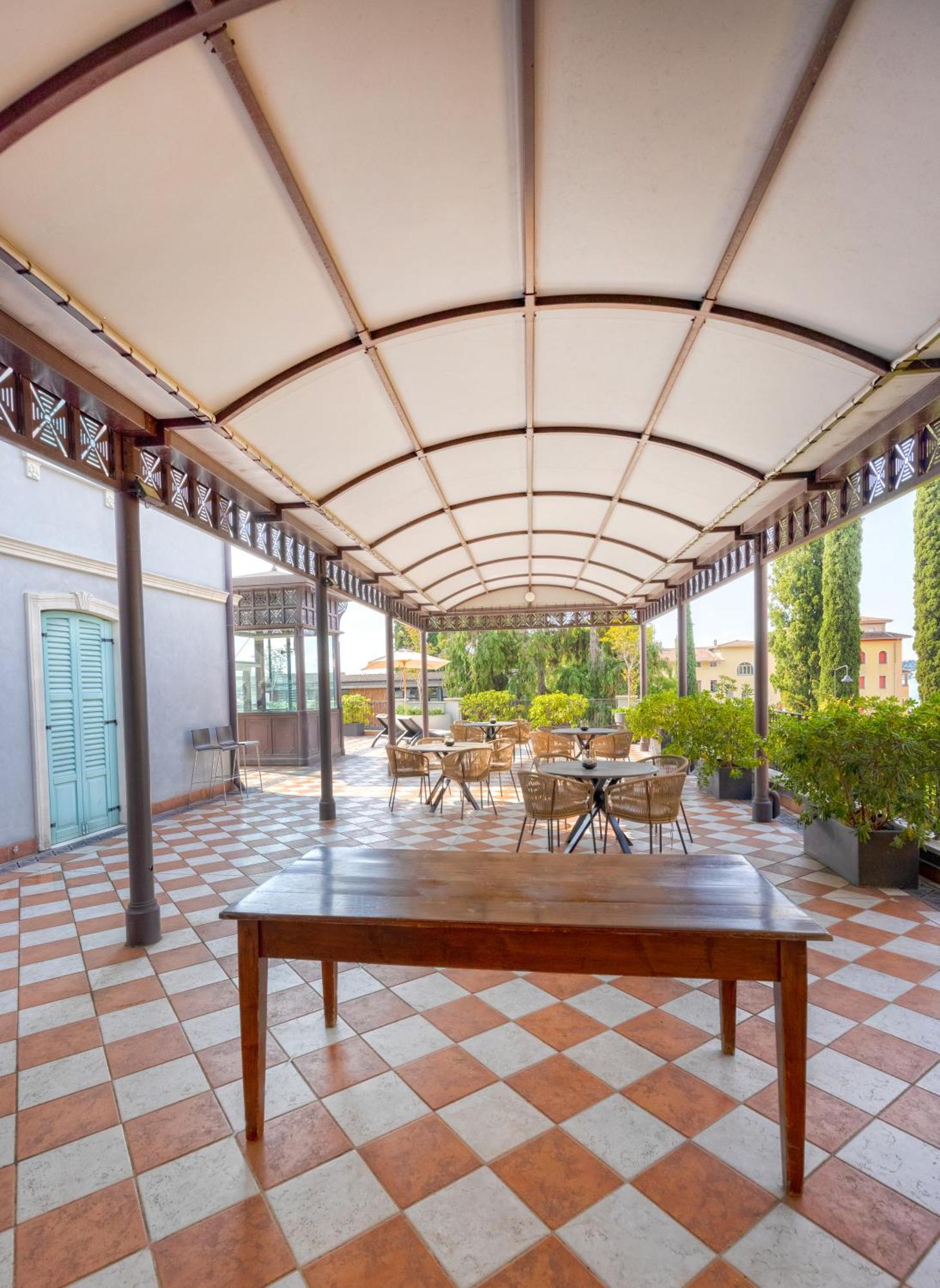 Gardone Palace Hotel Гардоне Ривьера Экстерьер фото