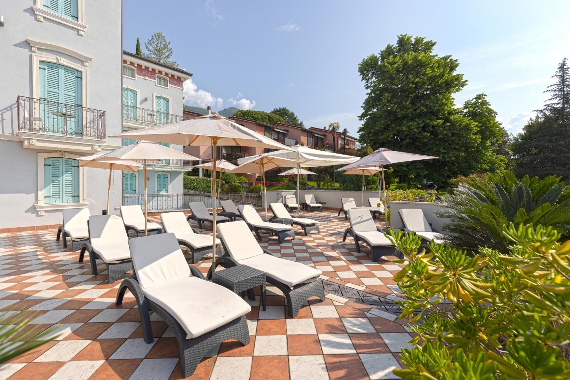 Gardone Palace Hotel Гардоне Ривьера Экстерьер фото
