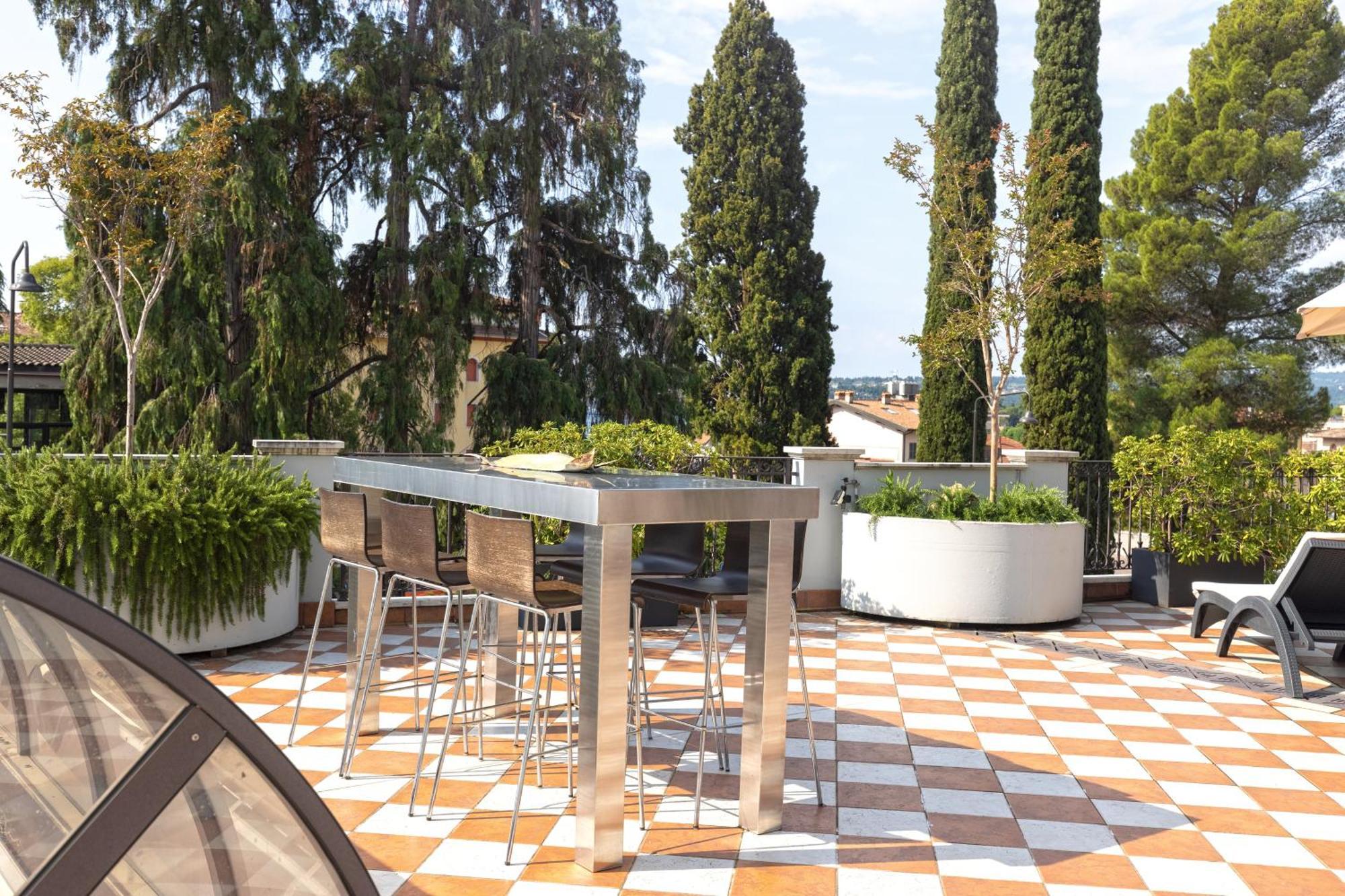 Gardone Palace Hotel Гардоне Ривьера Экстерьер фото